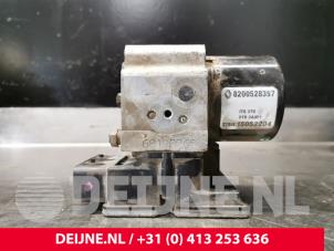 Opel Movano ABS Pomp O56205 foto 2