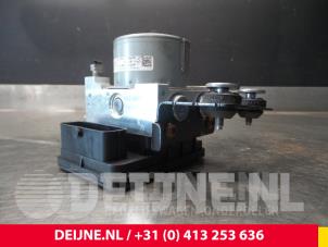 Opel Vivaro ABS Pomp O56249 foto 2