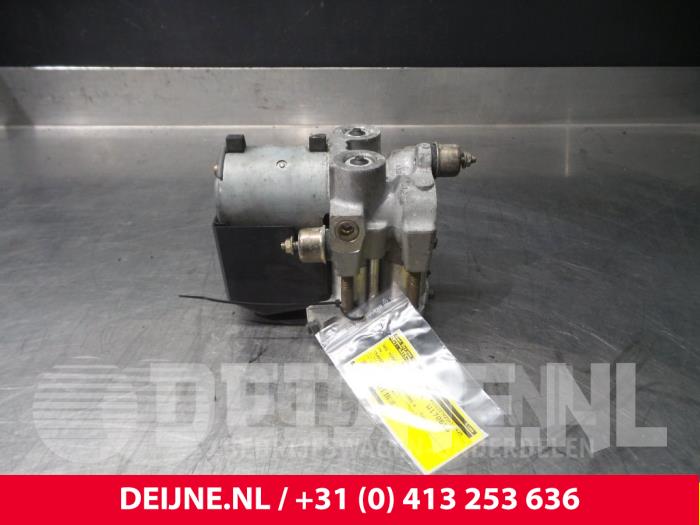 Gebruikte ABS Pomp Volkswagen Transporter Prijs € 302,50 Inclusief btw aangeboden door van Deijne Onderdelen Uden B.V.