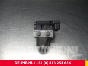 Volkswagen Caddy ABS Pomp O56350 foto 2