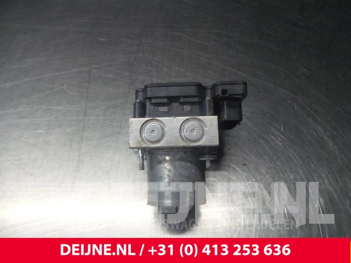 Gebruikte ABS Pomp Volkswagen Crafter Prijs € 344,85 Inclusief btw aangeboden door van Deijne Onderdelen Uden B.V.