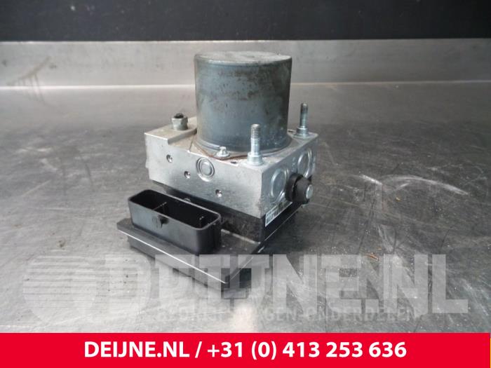 Nissan NV200 ABS Pomp O56498