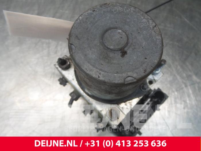 Gebruikte ABS Pomp Peugeot Expert Prijs € 48,40 Inclusief btw aangeboden door van Deijne Onderdelen Uden B.V.