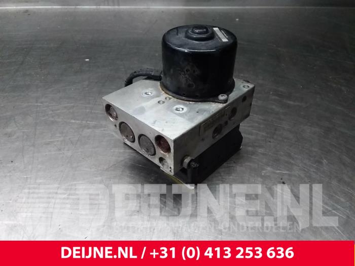 Gebruikte ABS Pomp Renault Master Prijs € 30,25 Inclusief btw aangeboden door van Deijne Onderdelen Uden B.V.