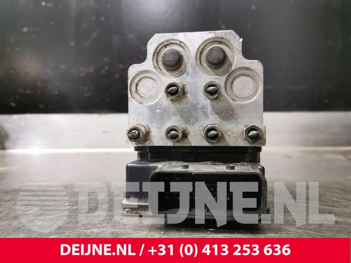 Gebruikte ABS Pomp Renault Master Prijs € 169,40 Inclusief btw aangeboden door van Deijne Onderdelen Uden B.V.