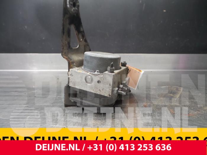 Gebruikte ABS Pomp Renault Kangoo Prijs € 48,40 Inclusief btw aangeboden door van Deijne Onderdelen Uden B.V.