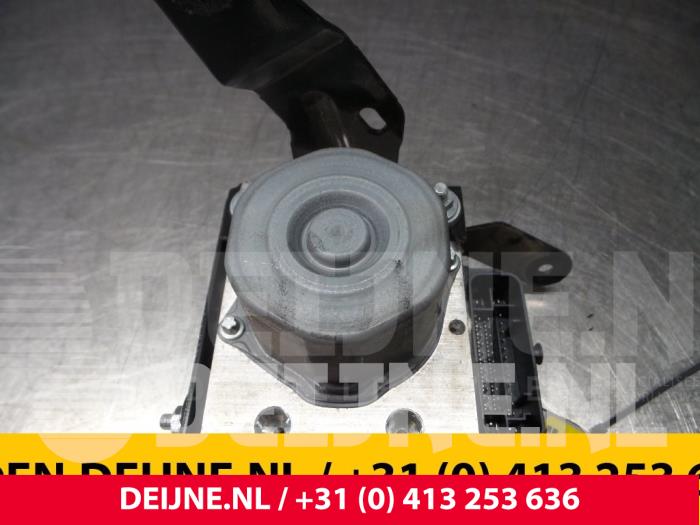 Renault Kangoo ABS Pomp O56722