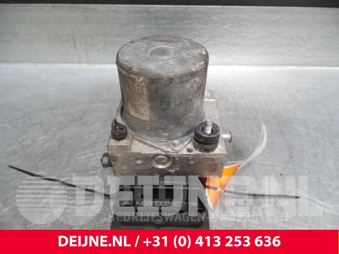 Gebruikte ABS Pomp Renault Master Prijs € 72,60 Inclusief btw aangeboden door van Deijne Onderdelen Uden B.V.