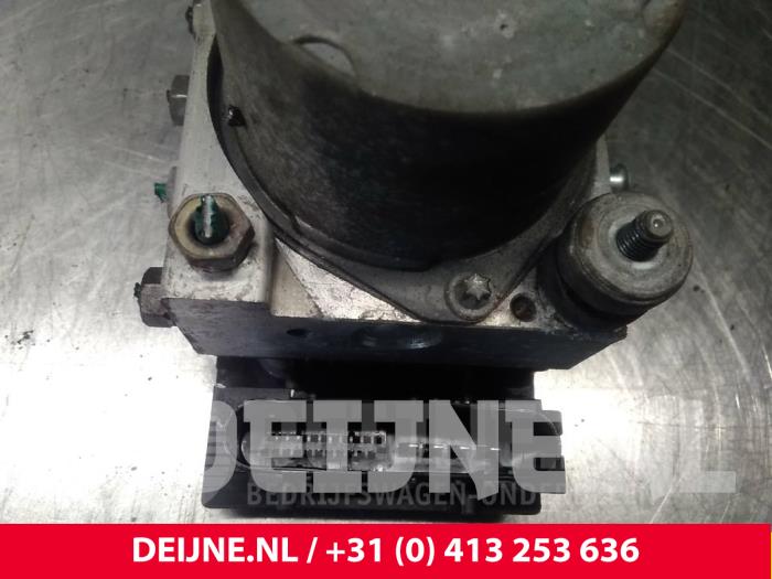 Renault Kangoo ABS pump O56742