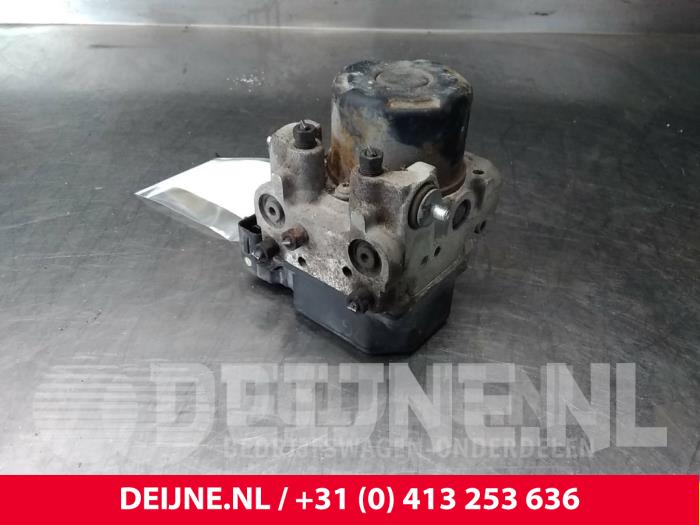 Toyota Dyna ABS pump O56761