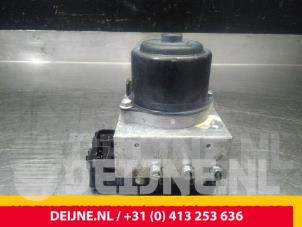Toyota Hiace ABS Pomp O56762 foto 3