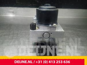 Toyota Hiace ABS Pomp O56762 foto 2