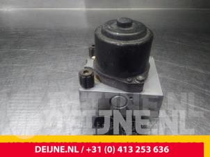 Toyota Hiace ABS Pomp O56764 foto 4
