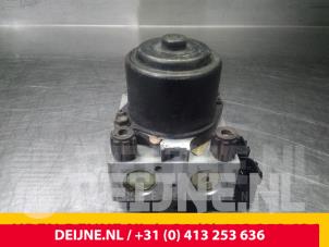 Toyota Hiace ABS Pomp O56764 foto 3
