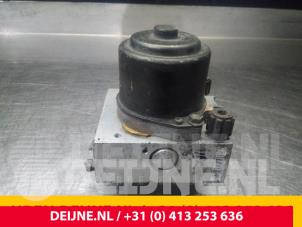 Toyota Hiace ABS Pomp O56764 foto 2