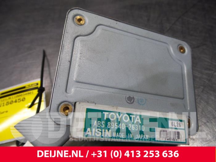 ABS Computer van een Toyota HiAce II 2.5 D4-D 117 2007