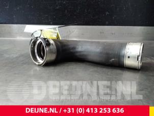 Gebruikte Intercooler Slang Mercedes Vito (447.6) 1.6 109 CDI 16V 4x4 Prijs € 24,20 Inclusief btw aangeboden door van Deijne Onderdelen Uden B.V.
