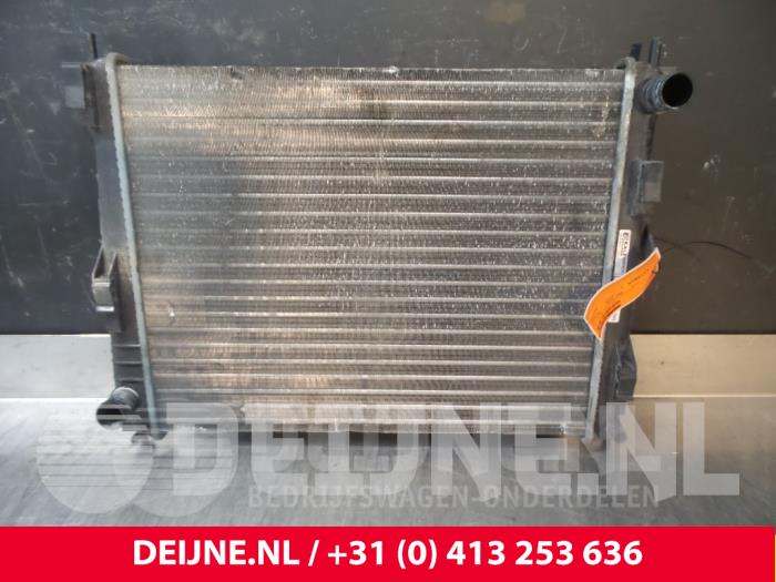Gebruikte Radiateur Renault Clio III (BR/CR) 1.2 16V 75 Hi-Flex Prijs € 40,00 Margeregeling aangeboden door van Deijne Onderdelen Uden B.V.
