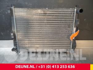 Gebruikte Radiateur Renault Clio III (BR/CR) 1.2 16V 75 Hi-Flex Prijs € 40,00 Margeregeling aangeboden door van Deijne Onderdelen Uden B.V.