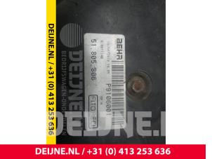 Peugeot Bipper Kühlgebläsegehäuse O57302 foto 2
