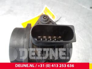 Volkswagen Golf Luchtmassameter O57721 foto 3