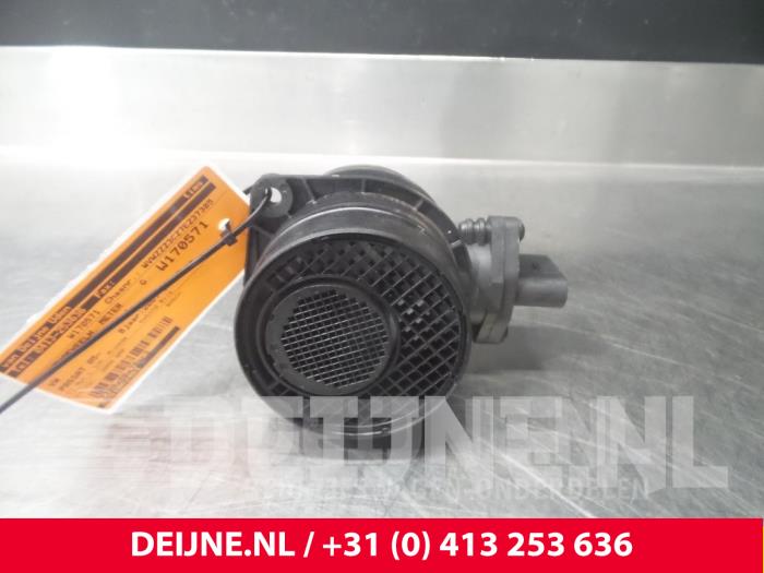 Volkswagen Passat Airflow meter O57954