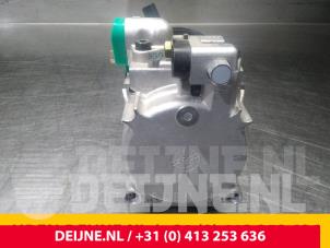 Hyundai H200 Klimapumpe O58964 foto 3