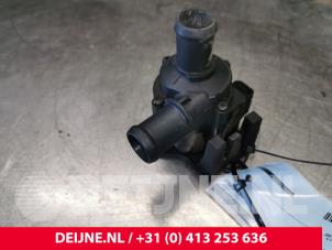 Gebruikte Extra waterpomp Audi A4 (B8) 2.0 TDI 16V Quattro Prijs € 40,00 Margeregeling aangeboden door van Deijne Onderdelen Uden B.V.