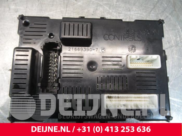Gebruikte Bodycontrol Module Renault Clio Prijs € 25,00 Margeregeling aangeboden door van Deijne Onderdelen Uden B.V.