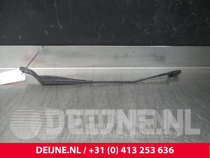 Peugeot Partner Ruitenwisserarm voor O60195