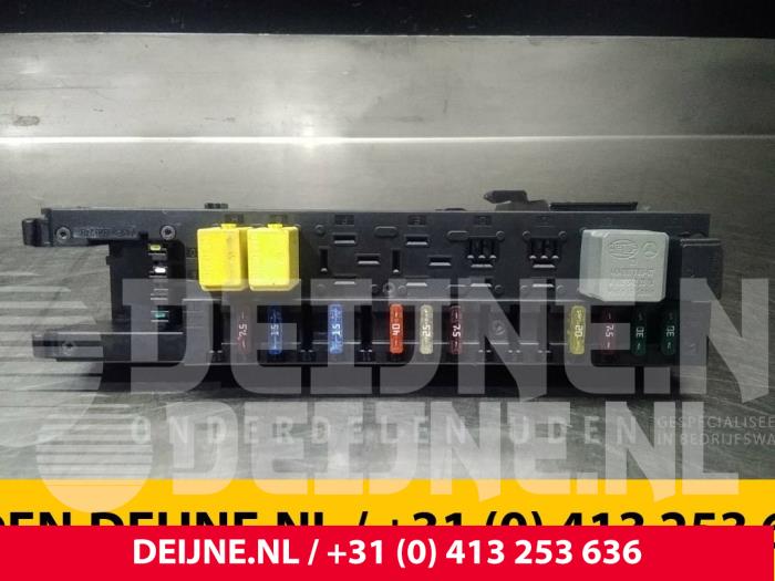 Mercedes C-Klasse Fuse box O60206