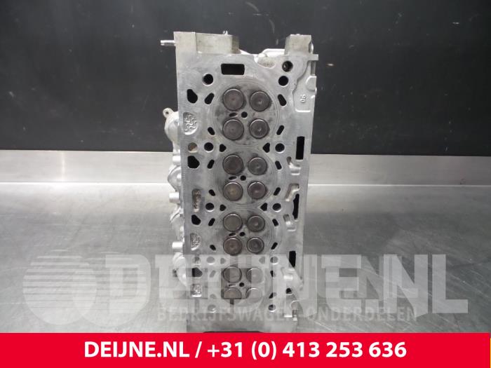 Cilinderkop van een Peugeot Partner Tepee (7A/B/C/D/E/F/G/J/P/S) 1.6 HDI 75 2010