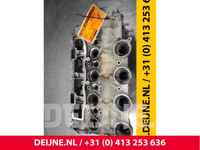 Cilinderkop van een Peugeot Partner Tepee (7A/B/C/D/E/F/G/J/P/S) 1.6 HDI 75 2010