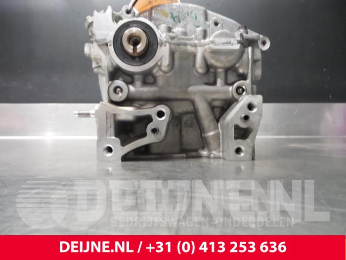 Cilinderkop van een Peugeot Partner Tepee (7A/B/C/D/E/F/G/J/P/S) 1.6 HDI 75 2010