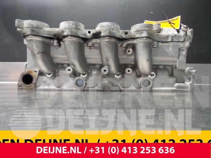 Cilinderkop van een Peugeot Partner Tepee (7A/B/C/D/E/F/G/J/P/S) 1.6 HDI 75 2010