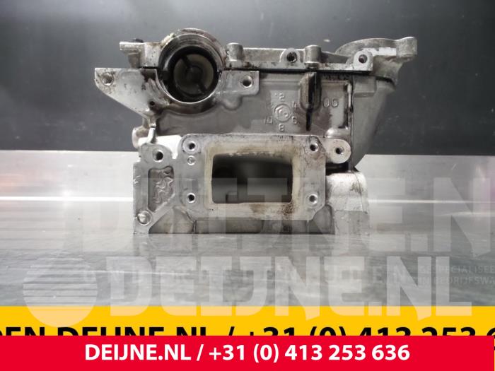 Cilinderkop van een Peugeot Partner Tepee (7A/B/C/D/E/F/G/J/P/S) 1.6 HDI 75 2010