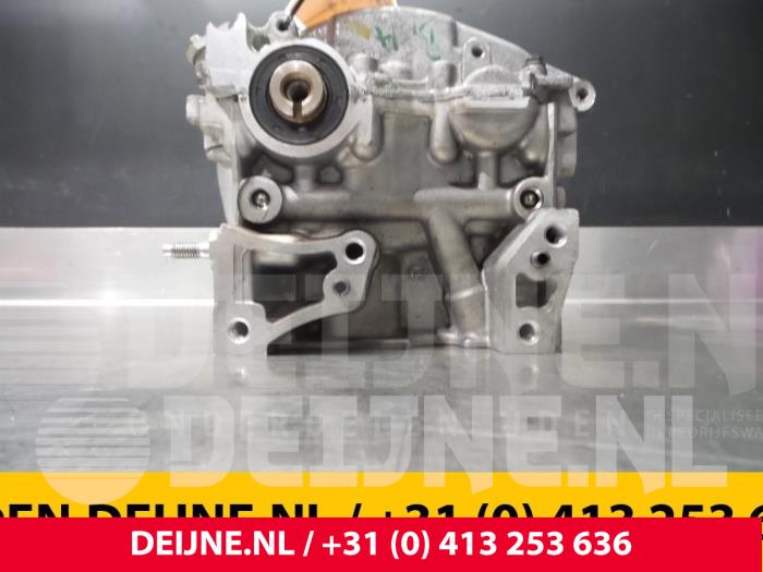 Cilinderkop van een Peugeot Partner Tepee (7A/B/C/D/E/F/G/J/P/S) 1.6 HDI 75 2010