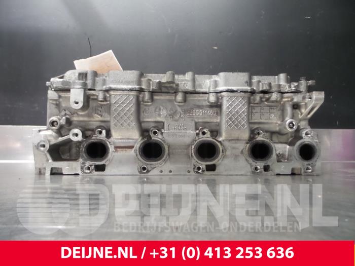 Cilinderkop van een Peugeot Partner Tepee (7A/B/C/D/E/F/G/J/P/S) 1.6 HDI 75 2010