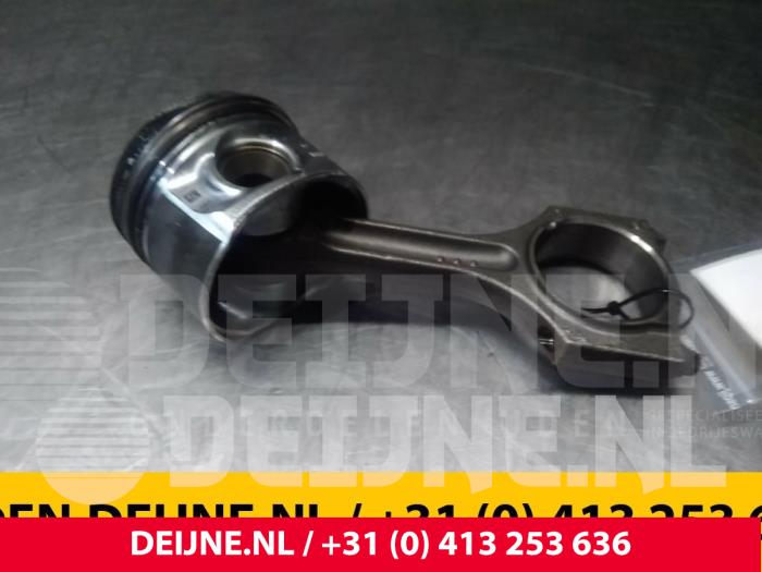 BMW X3 Zuiger O61563