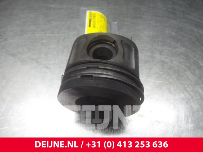 Gebruikte Zuiger Ford Transit Prijs € 36,30 Inclusief btw aangeboden door van Deijne Onderdelen Uden B.V.