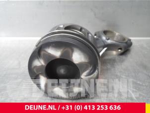 Mercedes Sprinter Kolben O61610 foto 2
