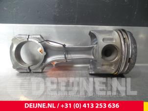 Gebruikte Zuiger Mercedes Sprinter Prijs € 60,50 Inclusief btw aangeboden door van Deijne Onderdelen Uden B.V.