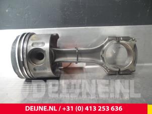 Gebruikte Zuiger Mercedes Sprinter Prijs € 60,50 Inclusief btw aangeboden door van Deijne Onderdelen Uden B.V.