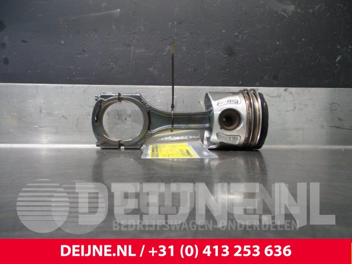 Mercedes Vito Piston O61619