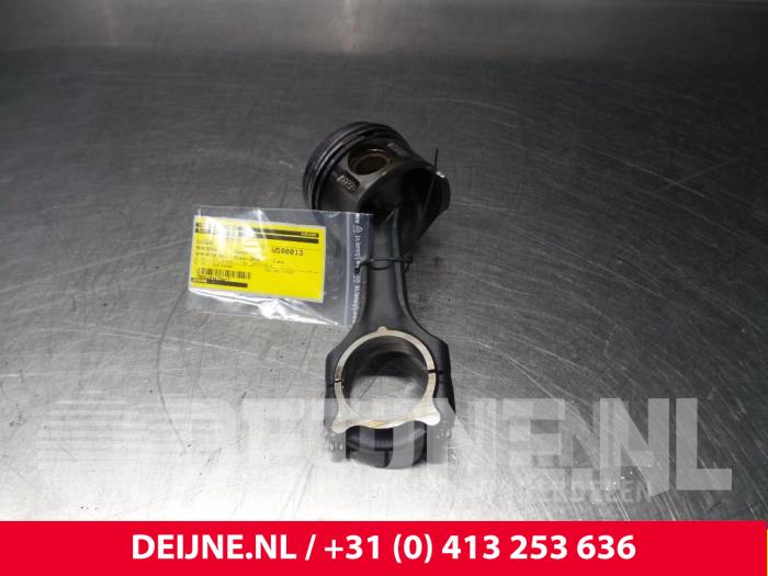 Gebruikte Zuiger Mercedes Sprinter Prijs € 60,50 Inclusief btw aangeboden door van Deijne Onderdelen Uden B.V.