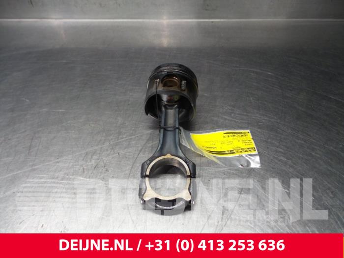 Gebruikte Zuiger Mercedes Sprinter Prijs € 60,50 Inclusief btw aangeboden door van Deijne Onderdelen Uden B.V.