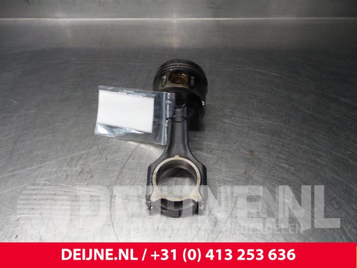 Gebruikte Zuiger Mercedes Sprinter Prijs € 60,50 Inclusief btw aangeboden door van Deijne Onderdelen Uden B.V.