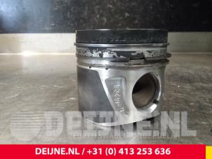 Mercedes Sprinter Piston O61634 photo 2