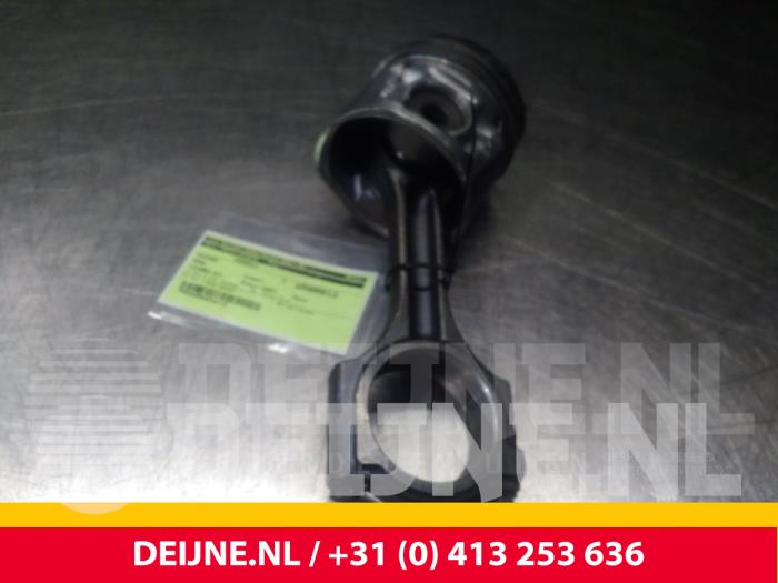 Opel Vivaro Piston O61640