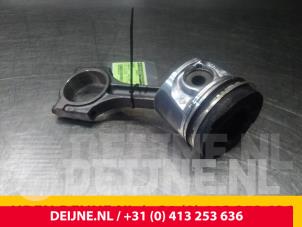 Opel Vivaro Kolben O61640 foto 2